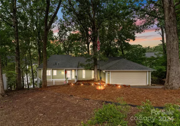 7015 Chelsea Day LN, Tega Cay, SC 29708