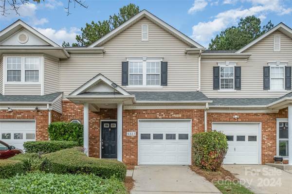 5327 Waverly Lynn LN,  Charlotte,  NC 28269