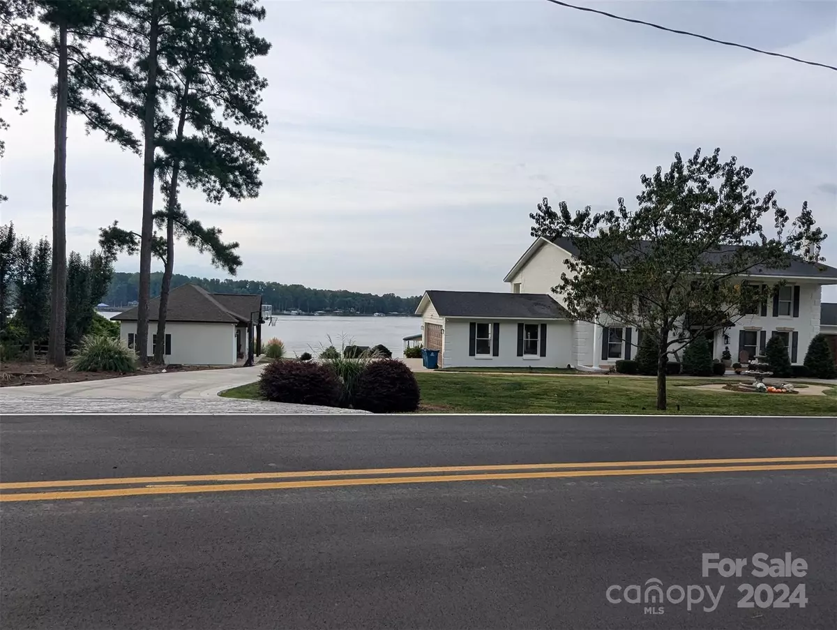 Mooresville, NC 28117,612 Kenway LOOP
