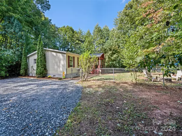 Sylva, NC 28779,222 Puffy LN