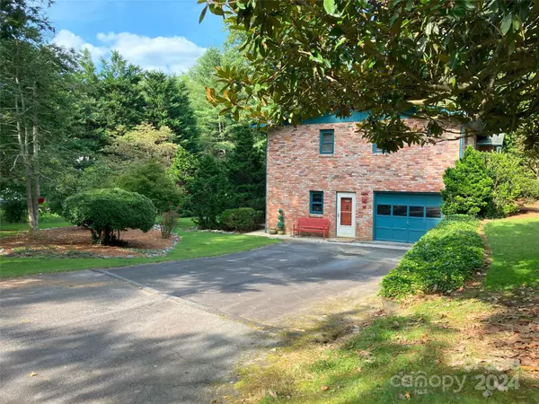 Etowah, NC 28729,122 W Sweetbriar LN