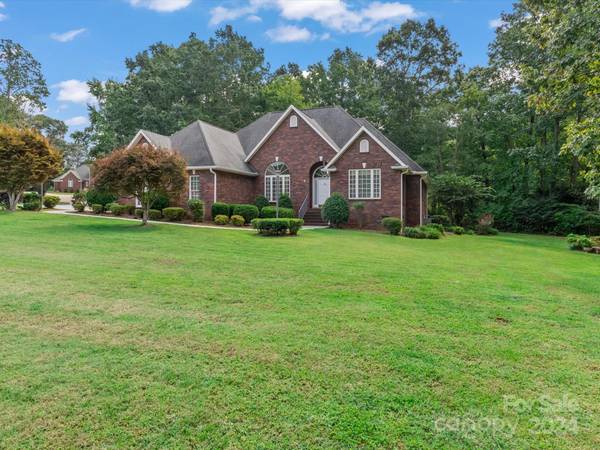 3238 Meadow Rue LN, Statesville, NC 28625