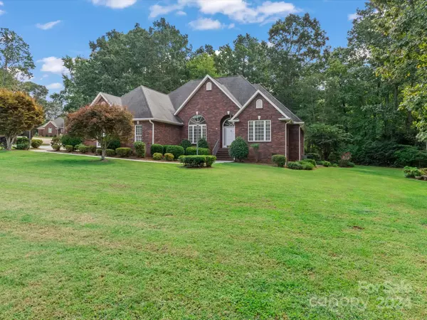 3238 Meadow Rue LN, Statesville, NC 28625