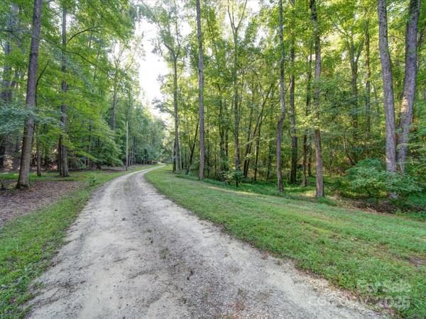 1239 John G Richards RD, Camden, SC 29020