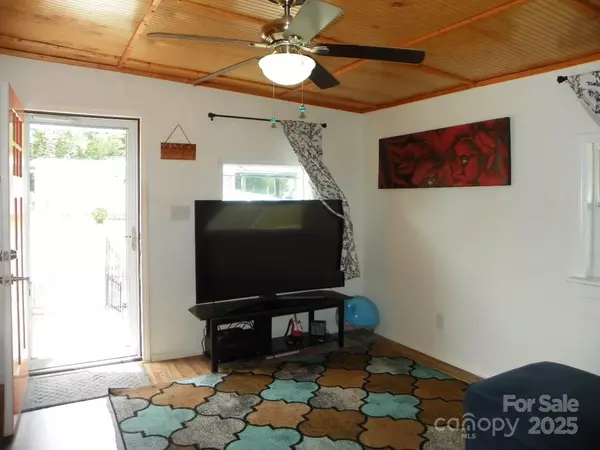 New London, NC 28127,112 S Cardinal DR