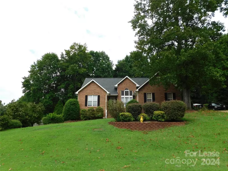 235 Harbor Landing DR, Mooresville, NC 28117