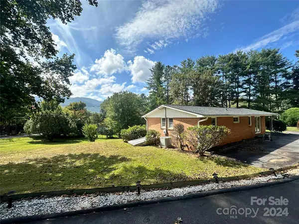 Swannanoa, NC 28778,236 Mountain Crest RD