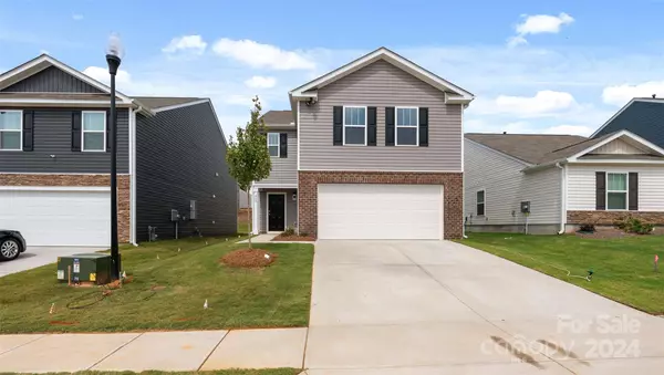 27 Lillian LN, Hendersonville, NC 28792
