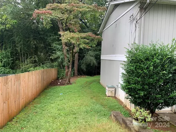 Hickory, NC 28601,302 22nd AVE NE