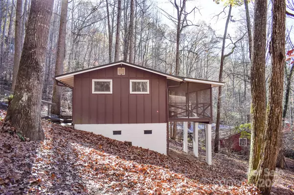 939 Bear Cove CIR, Bryson City, NC 28713