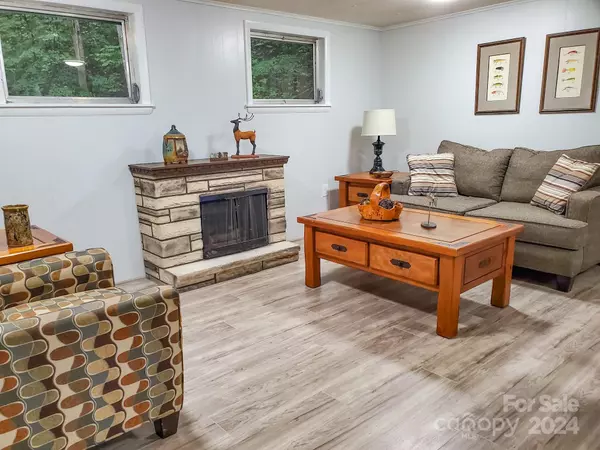 Bryson City, NC 28713,939 Bear Cove CIR