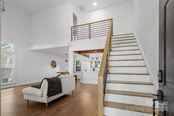 Charlotte, NC 28210,9011 Warbler CT
