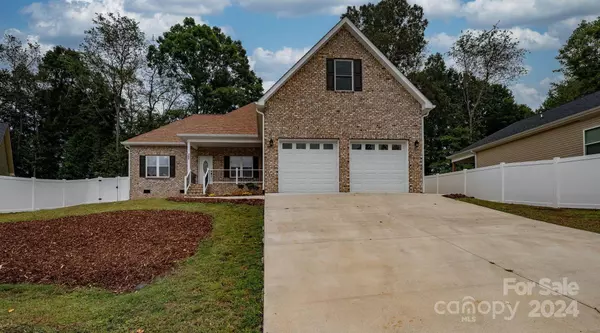 106 Eastwood Village CT, Hudson, NC 28638
