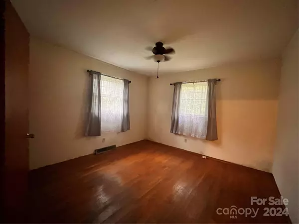 Alexis, NC 28006,304 Alexis Lucia RD