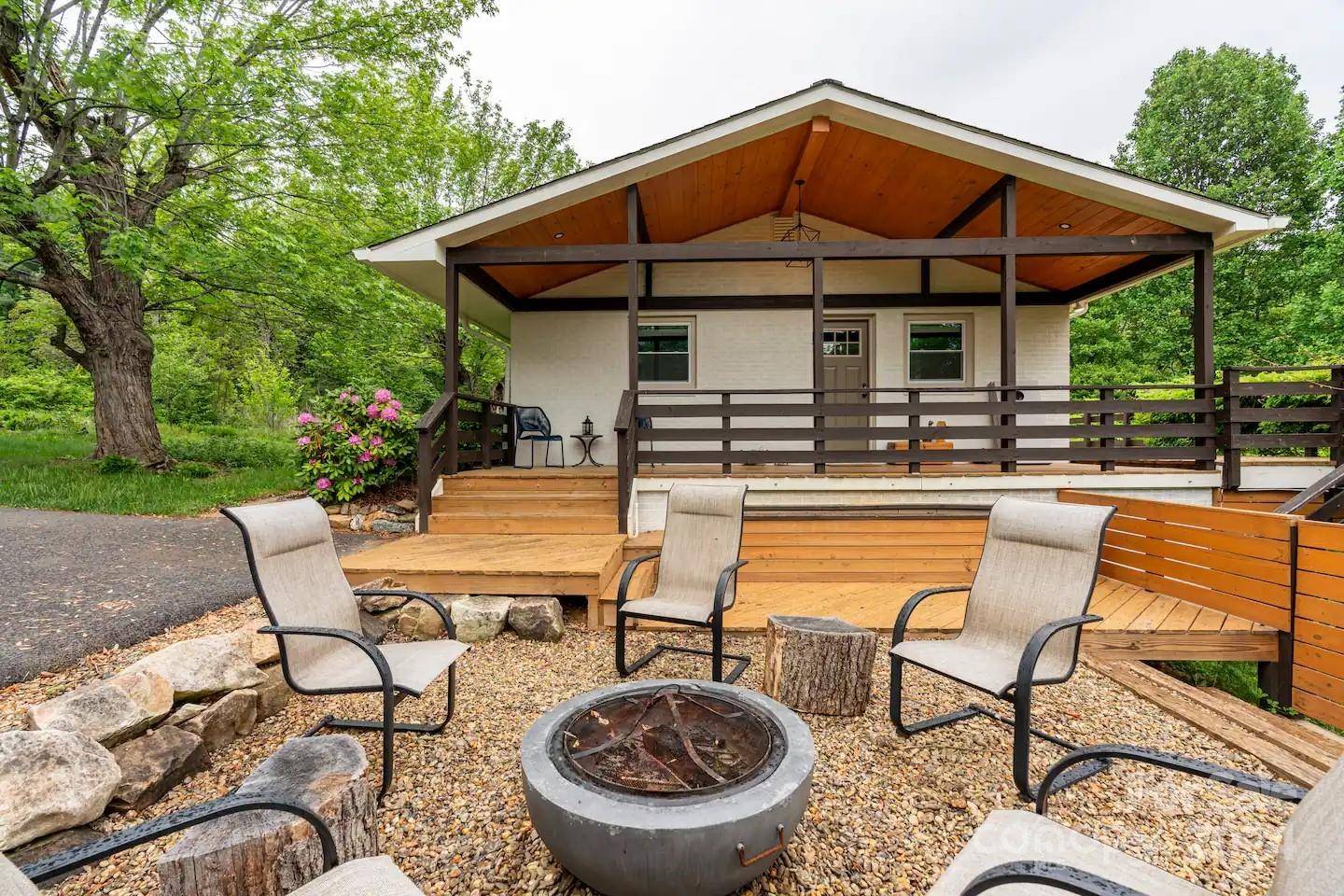 119 Upper Grassy Branch RD, Asheville, NC 28805
