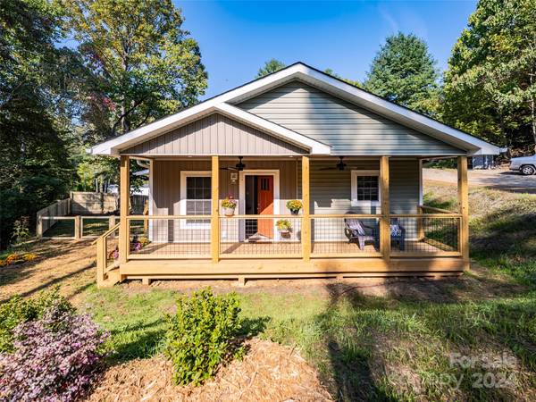 103 Wimberly RD, Swannanoa, NC 28778