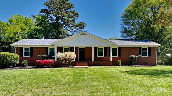 706 Willow LN, Harrisburg, NC 28075