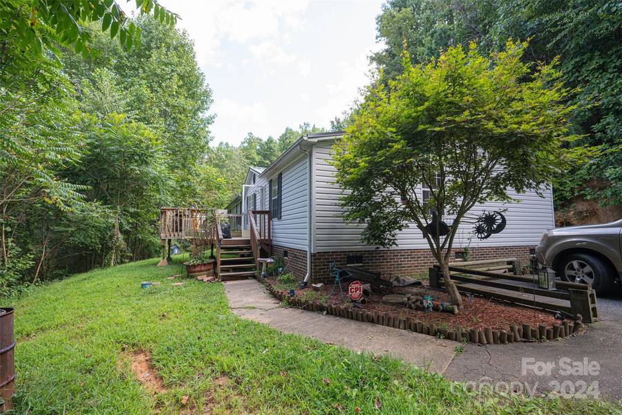 2324 Alfred Hartley RD, Lenoir, NC 28645