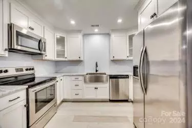 Lake Wylie, SC 29710,4158 Charlotte HWY ##G