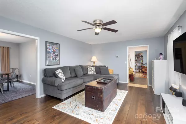 Harrisburg, NC 28075,734 Willow LN