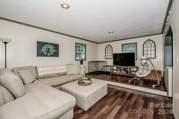 Stanley, NC 28164,210 Vicki WAY