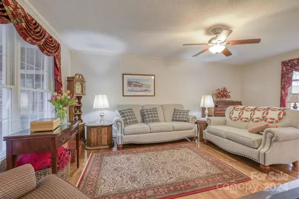 Hudson, NC 28638,353 Horseshoe Bend RD