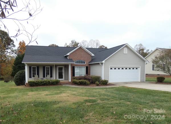 3803 River RD, Hickory, NC 28602