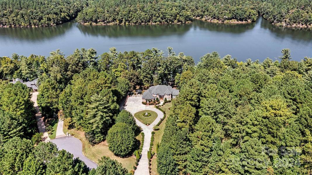 302 Riverwalk DR, Connelly Springs, NC 28612