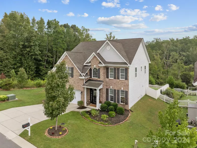 3434 Streamside DR, Davidson, NC 28036