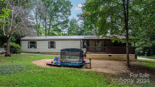 110 B&D AVE, Morganton, NC 28655