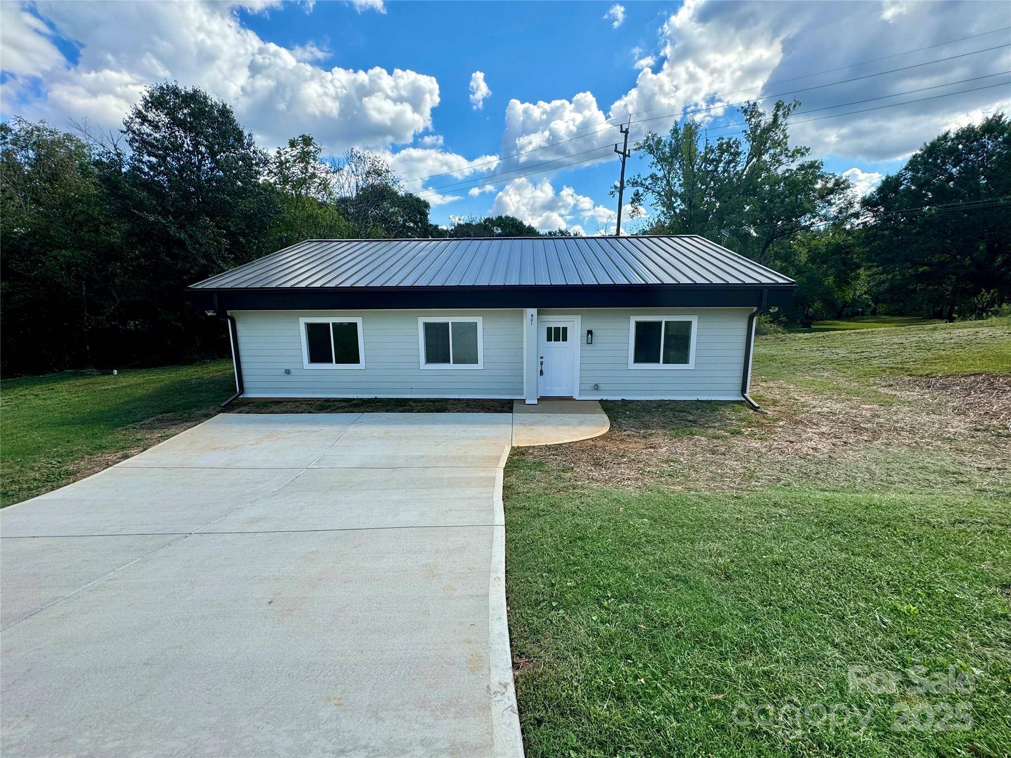 Shelby, NC 28152,901 Linney LN