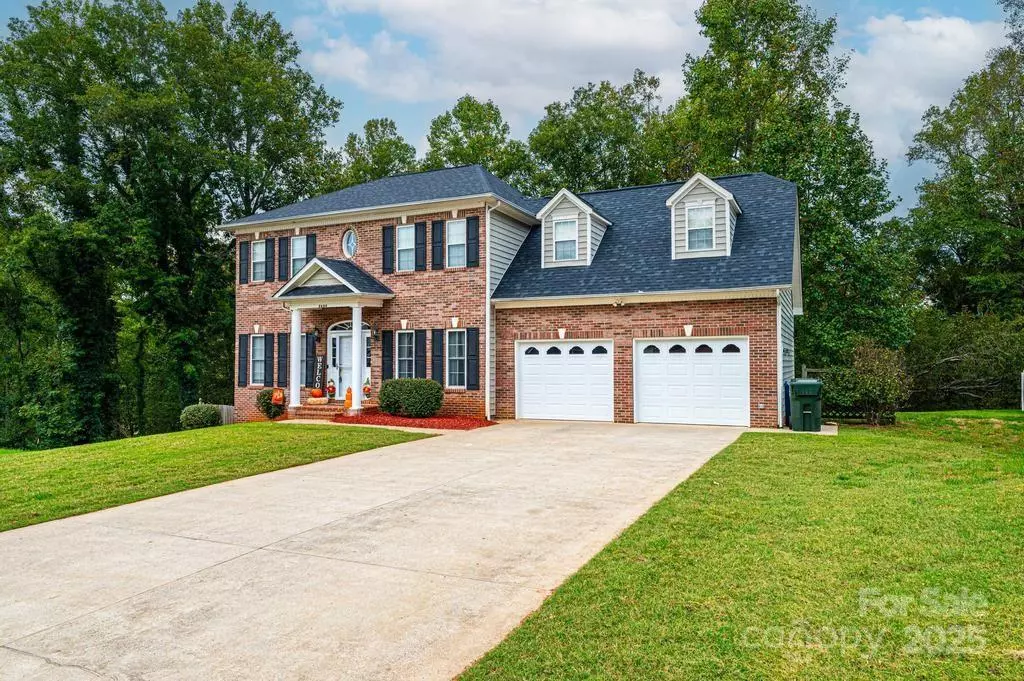 Hickory, NC 28602,2640 Ironwood DR