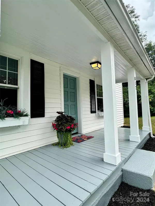 Statesville, NC 28677,812 Charlotte AVE