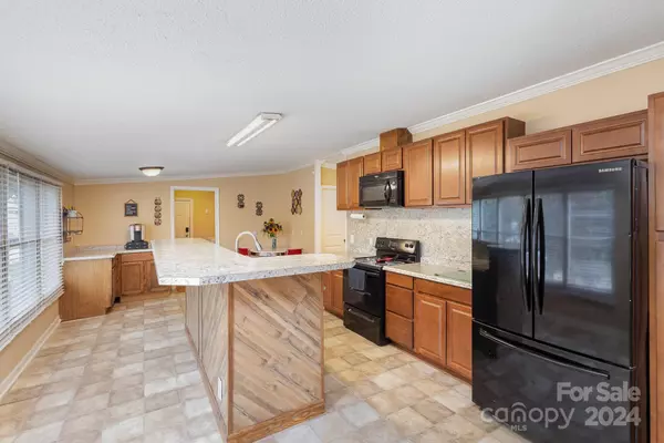 Mount Holly, NC 28120,5009 Peach ST