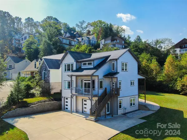 15 Moss Pink PL, Asheville, NC 28806