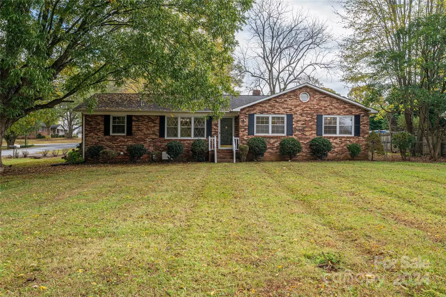 1087 Detter RD, Lincolnton, NC 28092