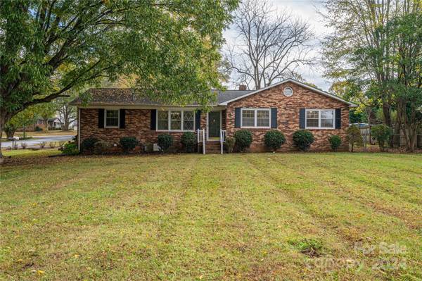 1087 Detter RD, Lincolnton, NC 28092