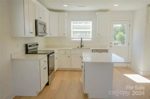 Kannapolis, NC 28083,818 Fairview ST #A