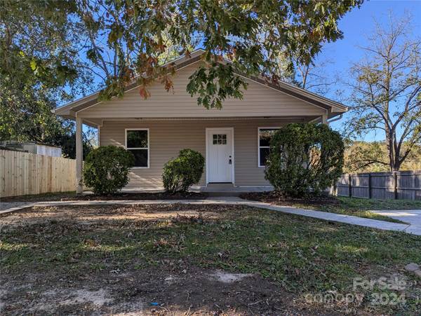 19 Olde Jordan ST, East Flat Rock, NC 28726