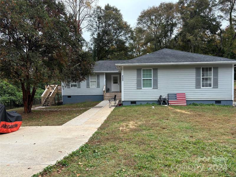 205 Mauney ST, Mount Holly, NC 28120