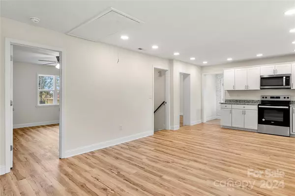 Winston Salem, NC 27106,3809 Crosland RD