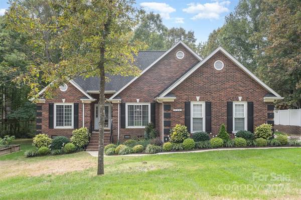 2364 Mill House LN, Matthews, NC 28104