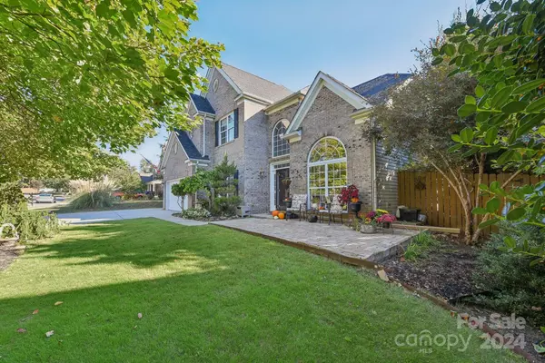 220 Golden Valley DR, Mooresville, NC 28115