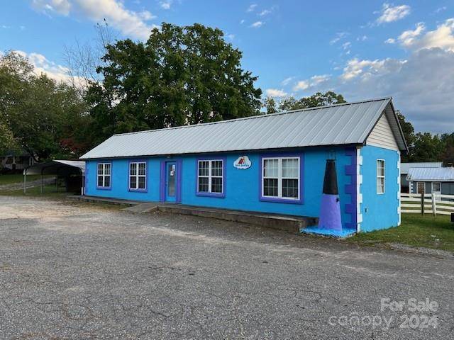 2425 US 70 HWY W #1, Morganton, NC 28655