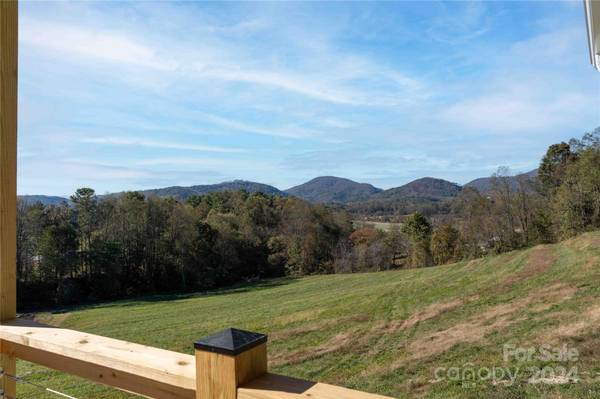 Hendersonville, NC 28792,337 Maple Knoll DR