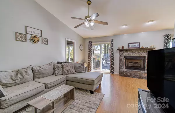 Mars Hill, NC 28754,565 May Apple LN