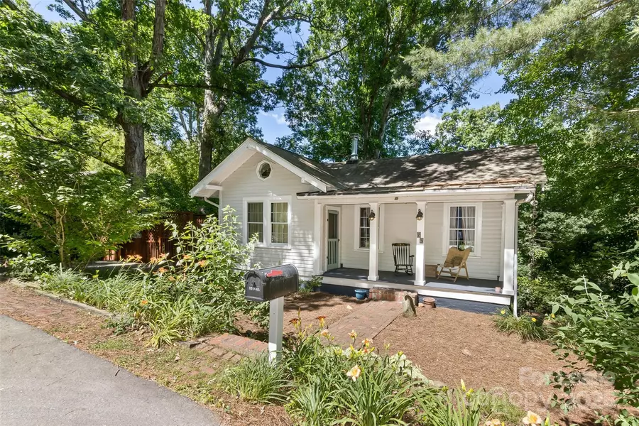 13 Parker RD, Asheville, NC 28803