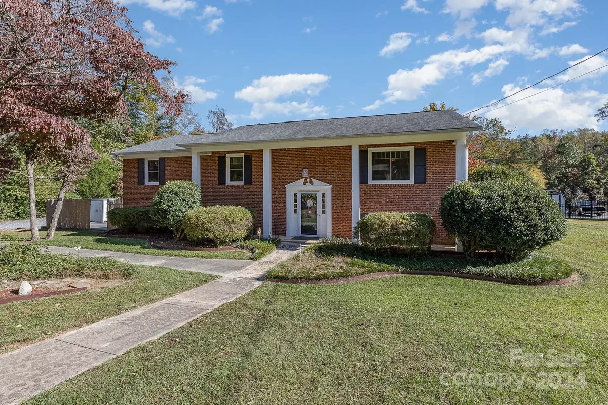 Winston Salem, NC 27106,1820 Mallard Lakes DR
