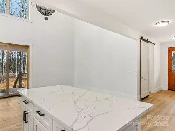 Lake Toxaway, NC 28747,365 Cherokee CIR