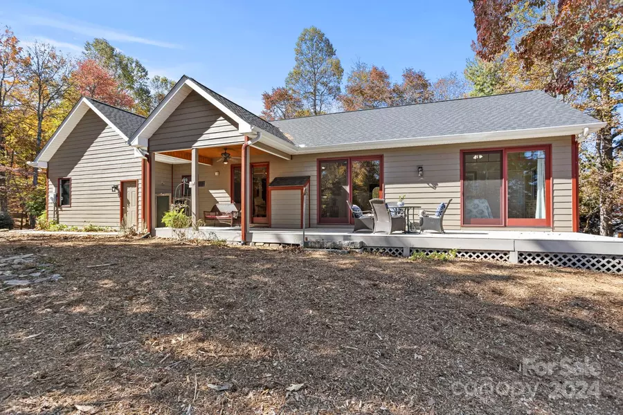 411 Alta CIR, Hendersonville, NC 28739